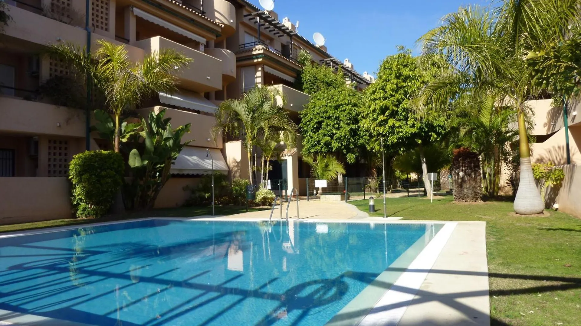 Atico Duplex En Playa Las Chapas Marbella